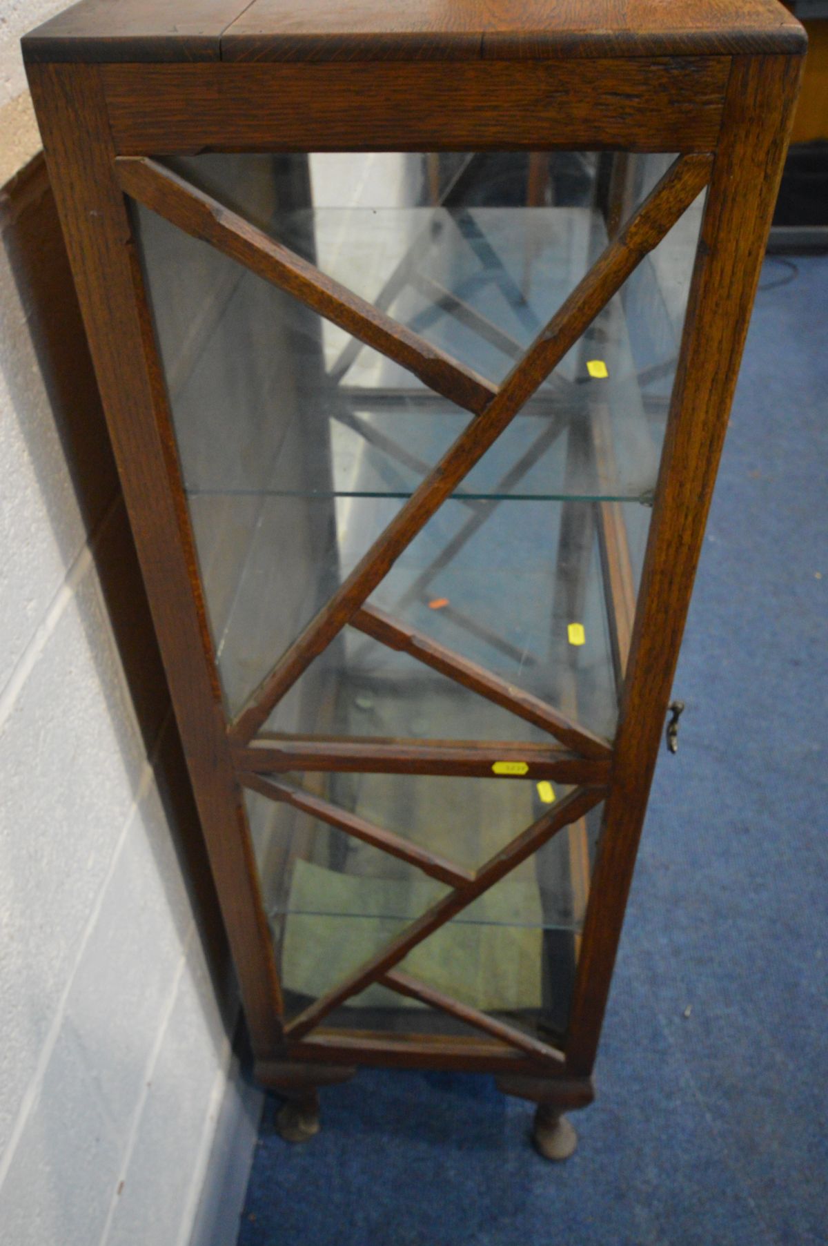 AN EARLY 20TH CENTURY OAK DISPLAY CABINET, the single glazed door enclosing three glass shelves, - Image 2 of 4