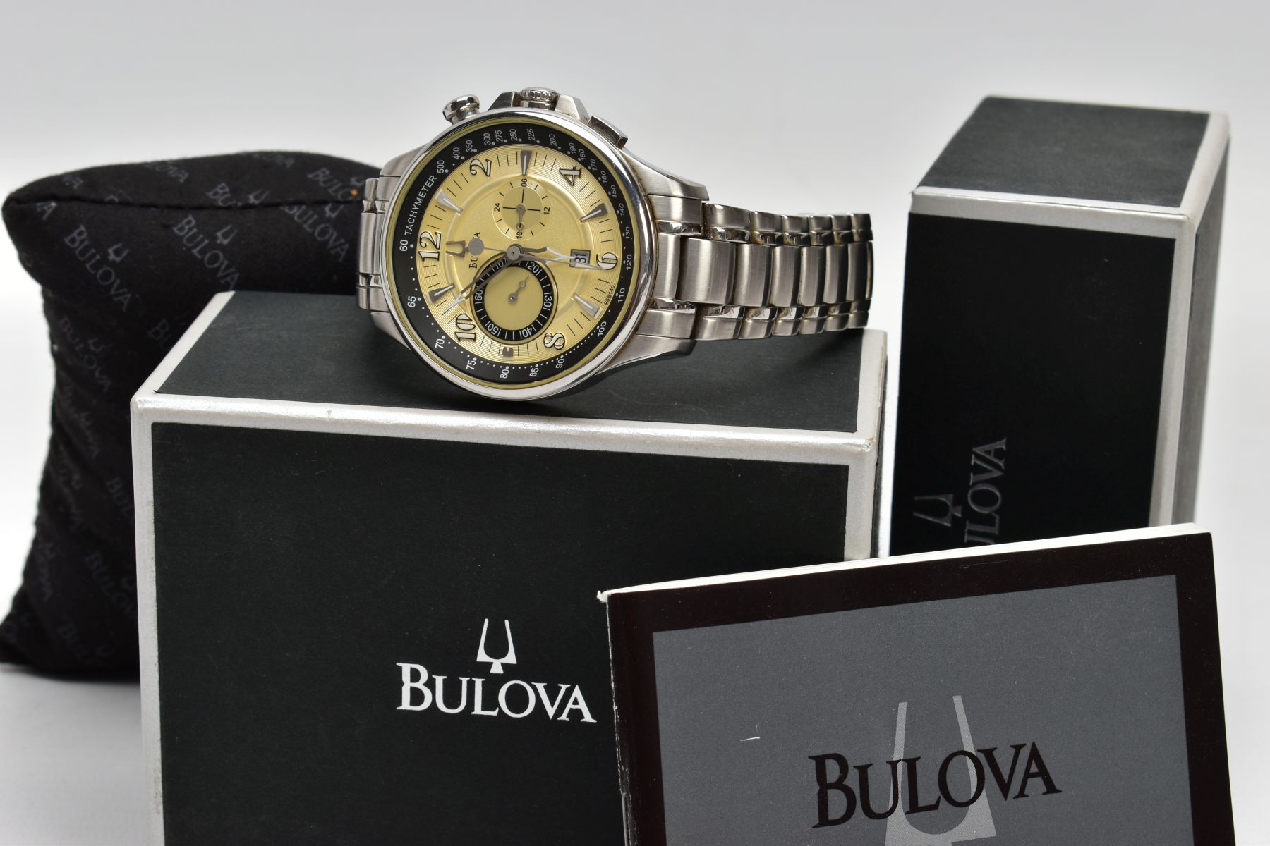A GENTS 'BULOVA' CHRONOGRAPH WRISTWATCH, round gold dial signed 'Bulova', Arabic numerals and - Image 4 of 4