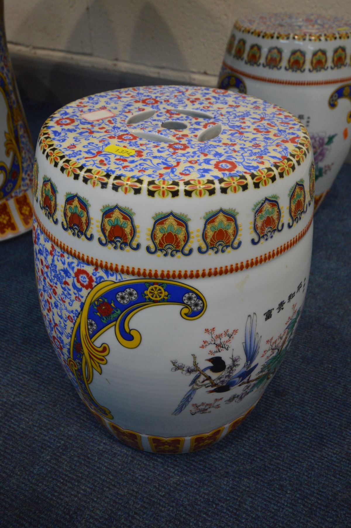 AN ORIENTAL PORCELAIN CIRCULAR TABLE, on a pedestal base, with chinoiserie decoration and majority - Image 7 of 8