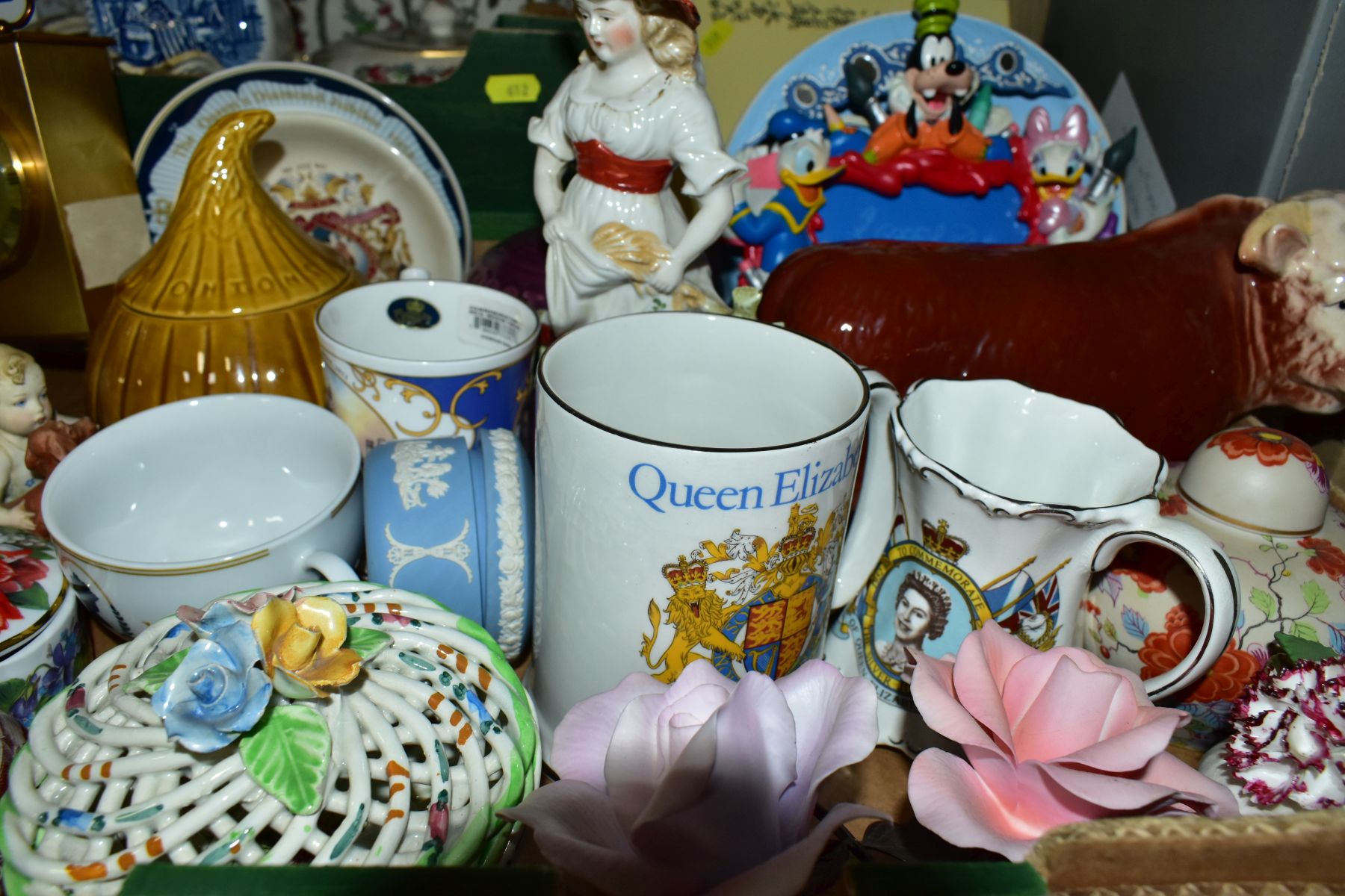 FOUR BOXES AND LOOSE CERAMICS, GLASS, MISCELLANEOUS ITEMS, BOXED CABINET PLATES, etc, to include - Image 16 of 16