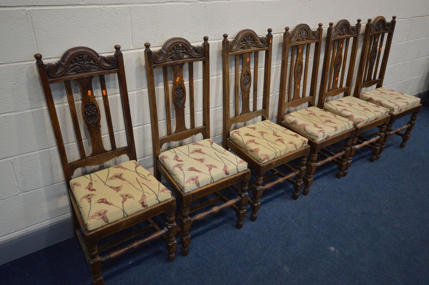 A SET OF SIX OAK EARLY TO MID 20TH CENTURY CHAIRS, carved top rail, carved splat, upholstered seat - Image 2 of 3