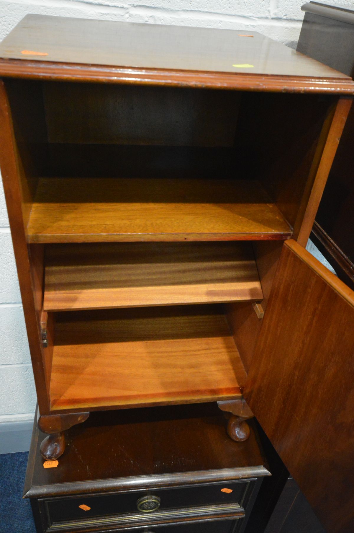 A COLLECTION OF MAHOGANY FURNITURE comprising a chest of six drawers, width 75cm x depth 45cm x - Image 3 of 3