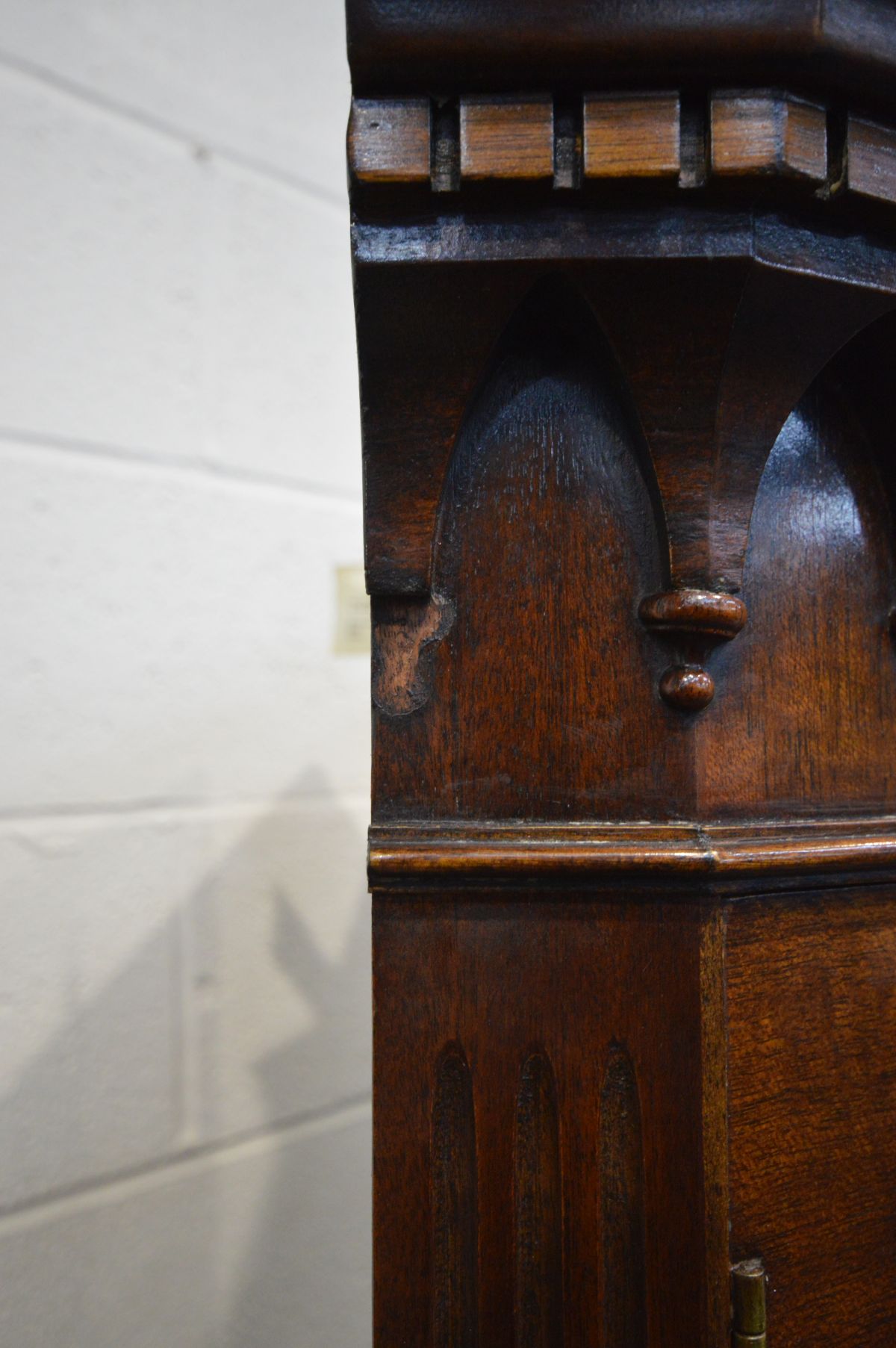 A REPRODUX MAHOGANY DOUBLE DOOR BOWFRONT CORNER CUPBOARD, two glass adjustable shelves, brushing - Image 3 of 3