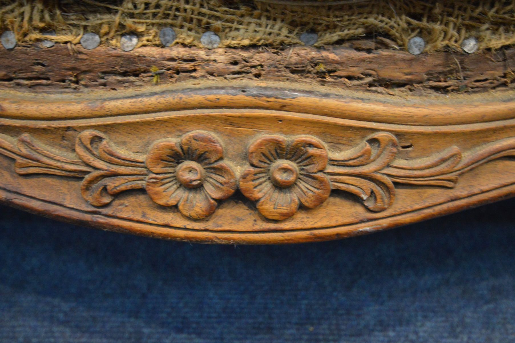 A VICTORIAN WALNUT OPEN DOUBLE BACK SOFA, the frame carved with foliate scrolls, shield centre - Image 11 of 13