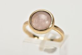 A 9CT GOLD ROSE QUARTZ RING, the circular rose quartz cabochon in a collet setting to the plain