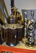 A PAIR OF DECORATIVE MIDDLE EASTERN STYLE LANTERNS AND A PAIR OF CARLOS REMES TABLE LAMPS,