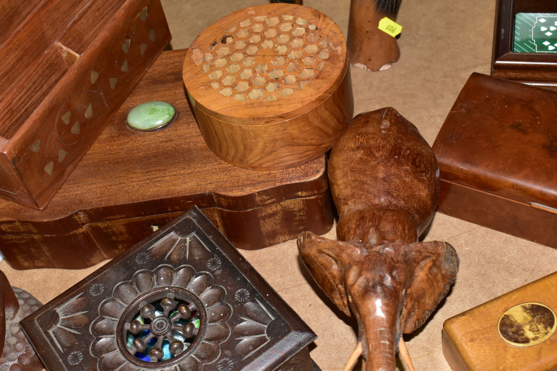 VARIOUS WOODEN ITEMS, GAMES COMPENDIUM, MARBLES etc, to include a tea caddy (cracked and missing - Image 8 of 11