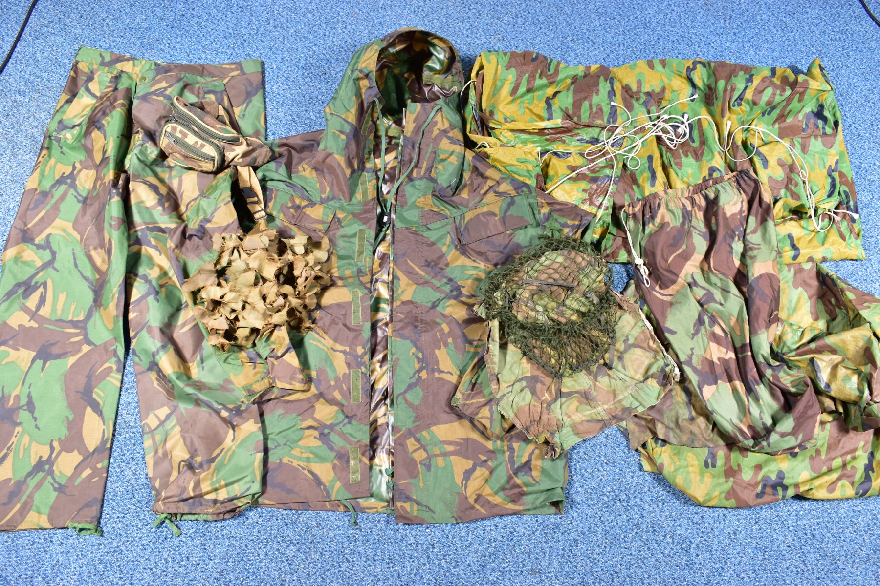 A BOX CONTAINING VARIOUS MILITARY CAMAFLOUGE ITEMS including shelter, poncho, over trousers, over