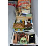 A COLLECTION OF MISCELLANEOUS ITEMS, to include postcards, mainly British and foreign topographical,