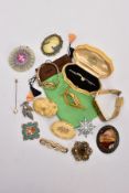 A LADIES 18CT GOLD WRISTWATCH, A SEED PEARL BAR BROOCH AND COSTUME JEWELLERY, the ladies