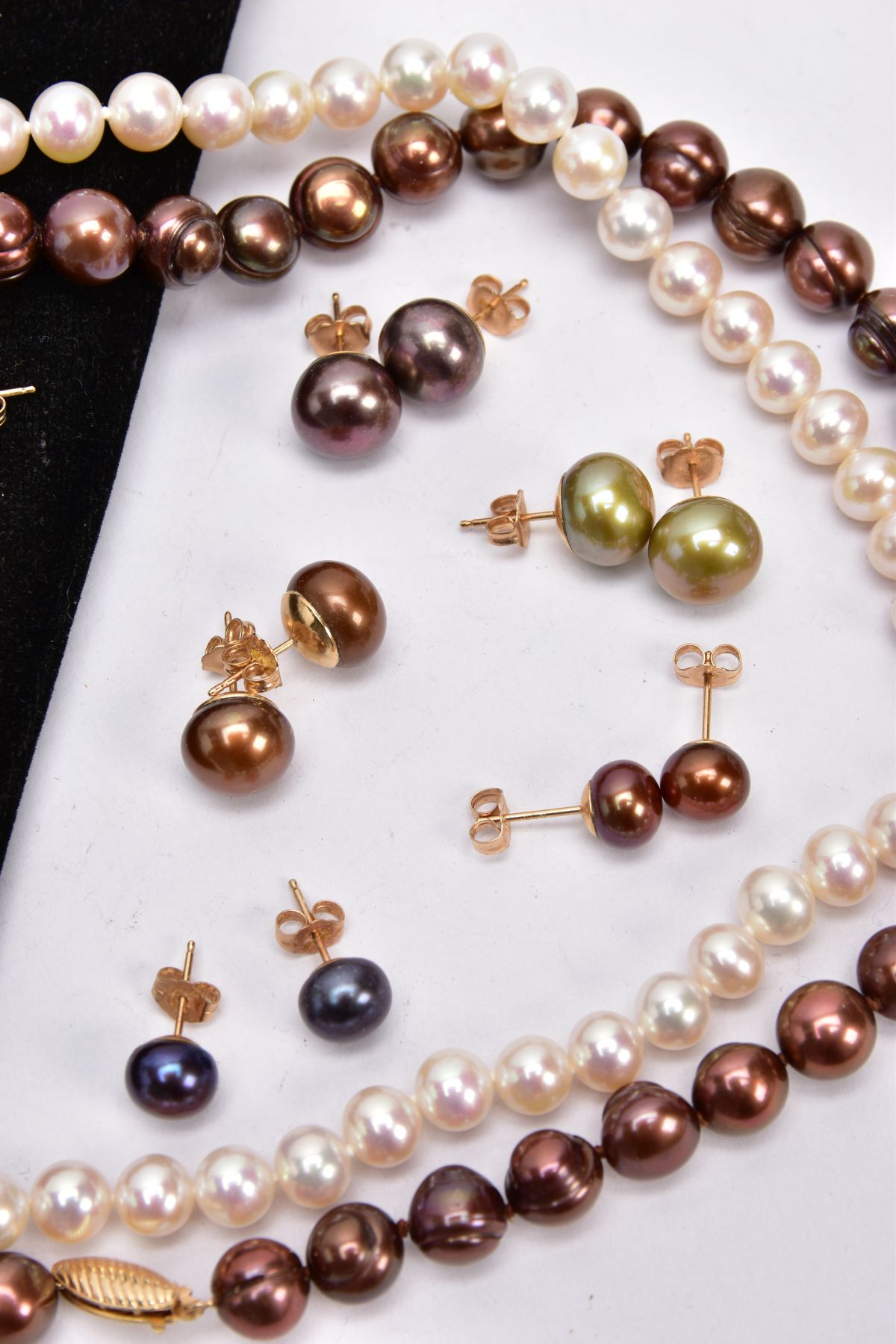 TWO CULTURED PEARL NECKLACES AND NINE PAIRS OF CULTURED PEARL EARRINGS, the first necklace - Image 3 of 3