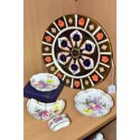 FIVE PIECES OF ROYAL CROWN DERBY, comprising an 'Old Imari' 23.5cm plate (sticker residue on front