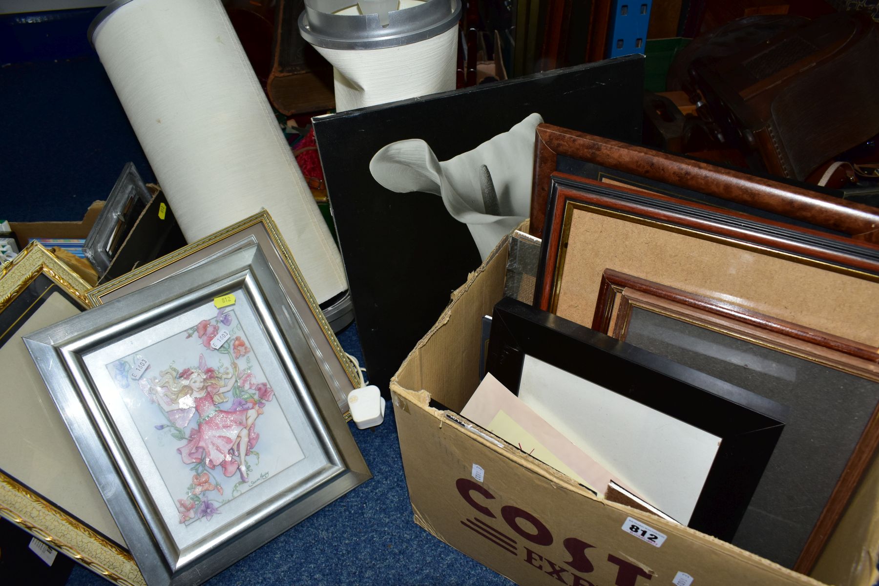 THREE BOXES AND LOOSE PICTURES AND ASSORTED HOUSEHOLD ITEMS, to include a box of over thirty - Bild 2 aus 3