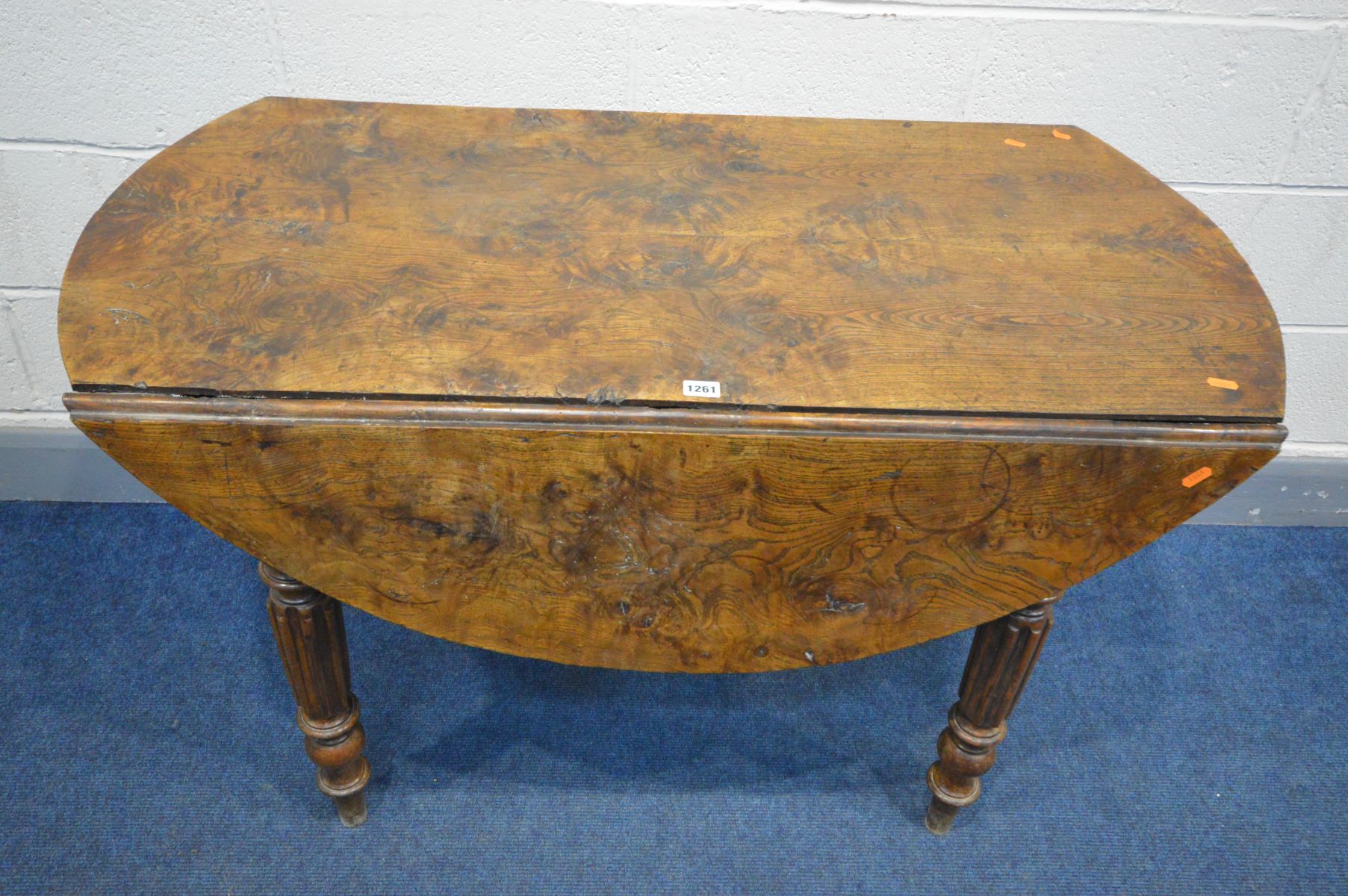 A VICTORIAN ELM CIRCULAR DROP LEAF TABLE, on fluted legs, open diameter 119cm x closed depth 64cm