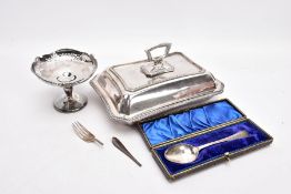 A SELECTION OF SILVER ITEMS, to include a silver pierced bonbon dish on a raised stem with a