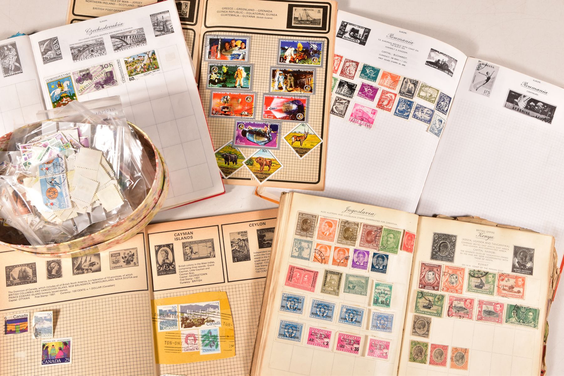 STAMP COLLECTION IN FIVE ALBUMS AND LOOSE - Image 3 of 4