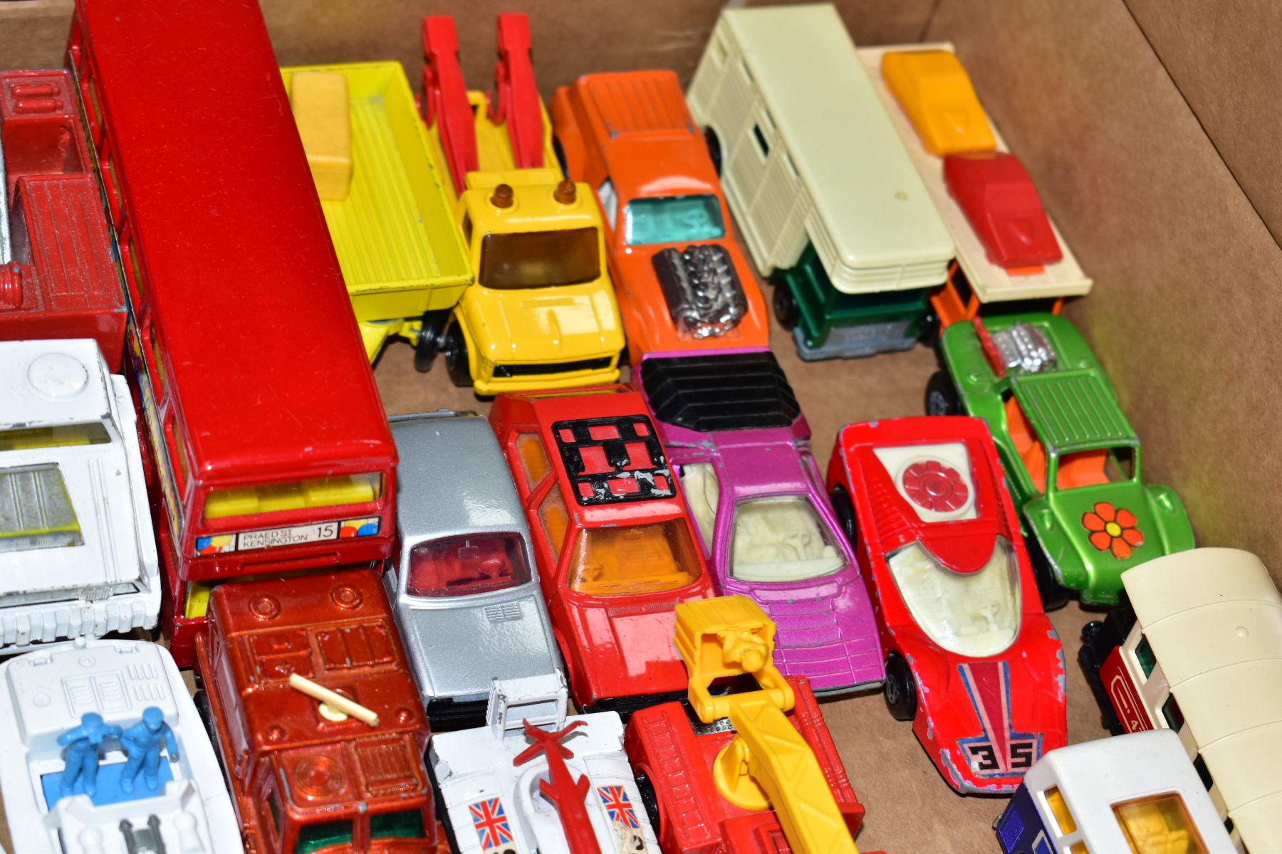A QUANTITY OF BOXED AND UNBOXED DIECAST VEHICLES, to include a quantity of unboxed and assorted - Image 2 of 4