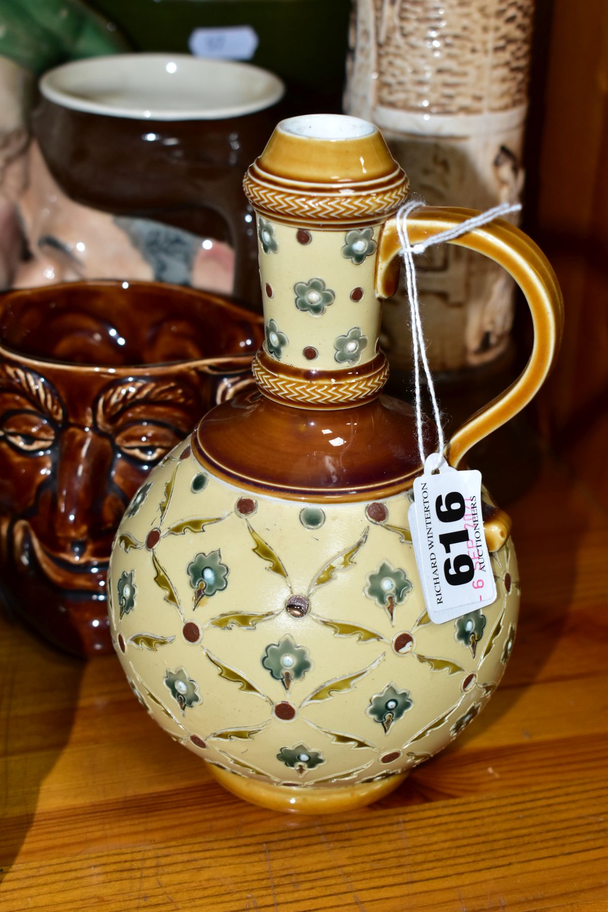 A GROUP OF STUDIO POTTERY, BOWLS, JUGS, VARIOUS CHARACTER JUGS etc, to include a Mettlach - Bild 7 aus 9