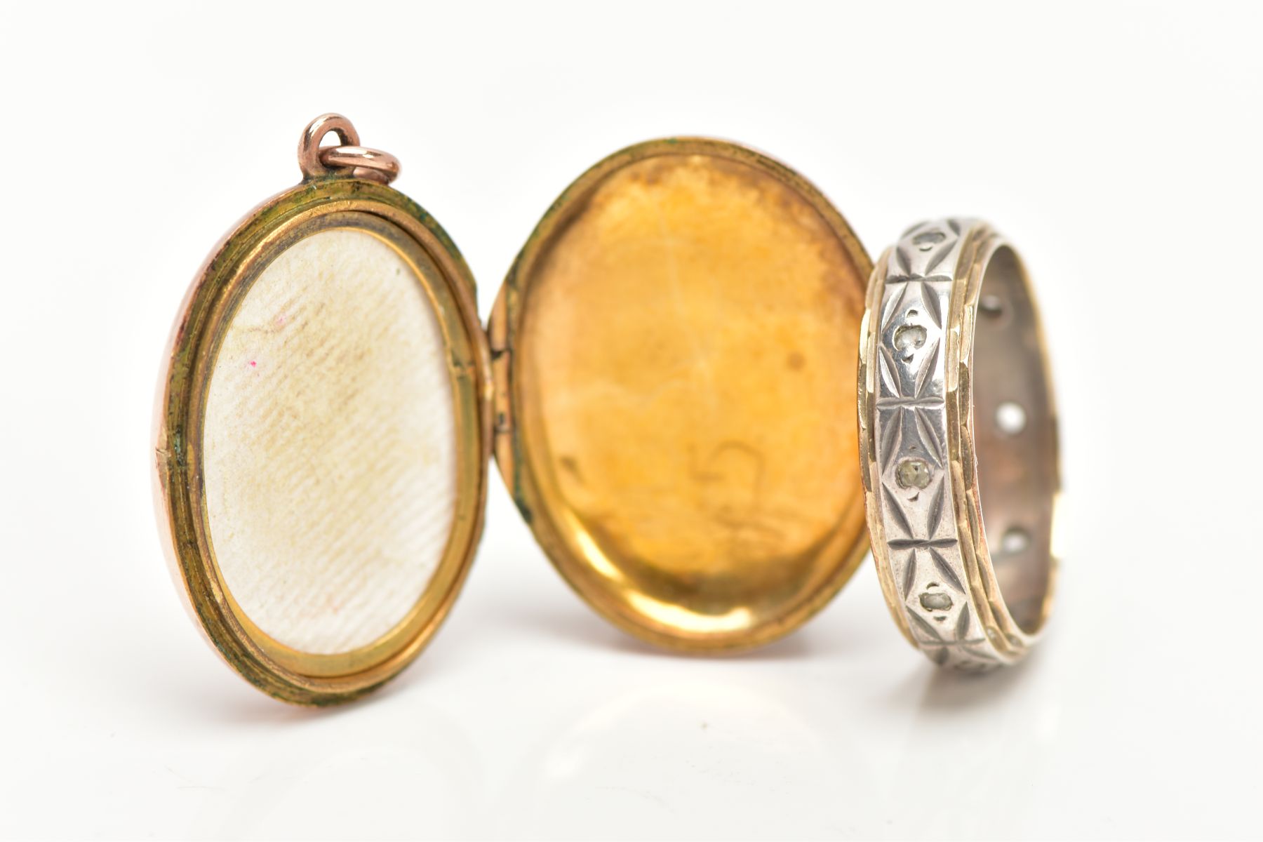 A YELLOW AND WHITE METAL SPINEL FULL ETERNITY RING AND A YELLOW METAL LOCKET, textured band set with - Image 2 of 3
