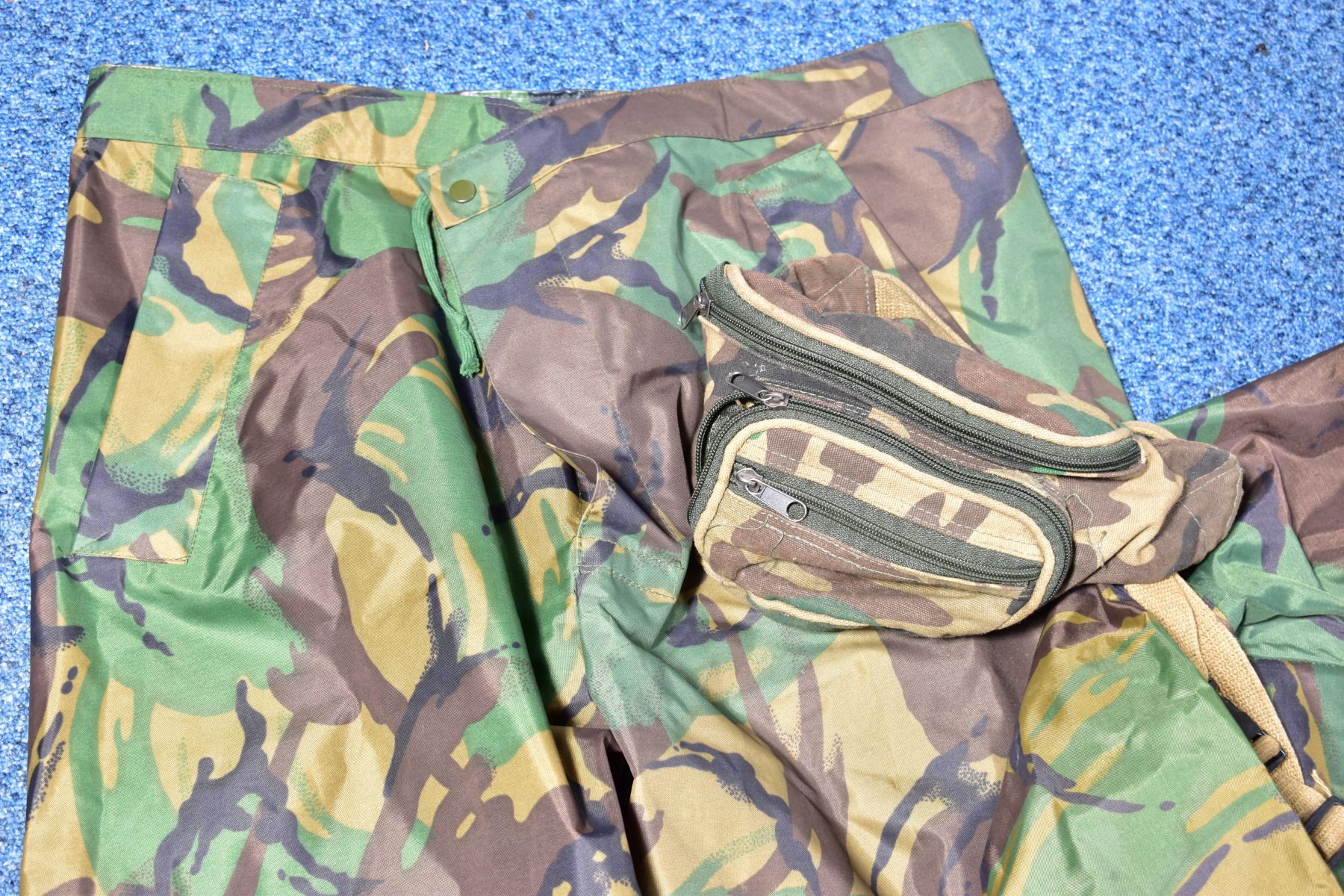 A BOX CONTAINING VARIOUS MILITARY CAMAFLOUGE ITEMS including shelter, poncho, over trousers, over - Image 4 of 6