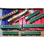 A QUANTITY OF BOXED AND UNBOXED HORNBY DUBLO PASSENGER COACHES, majority are assorted tinplate