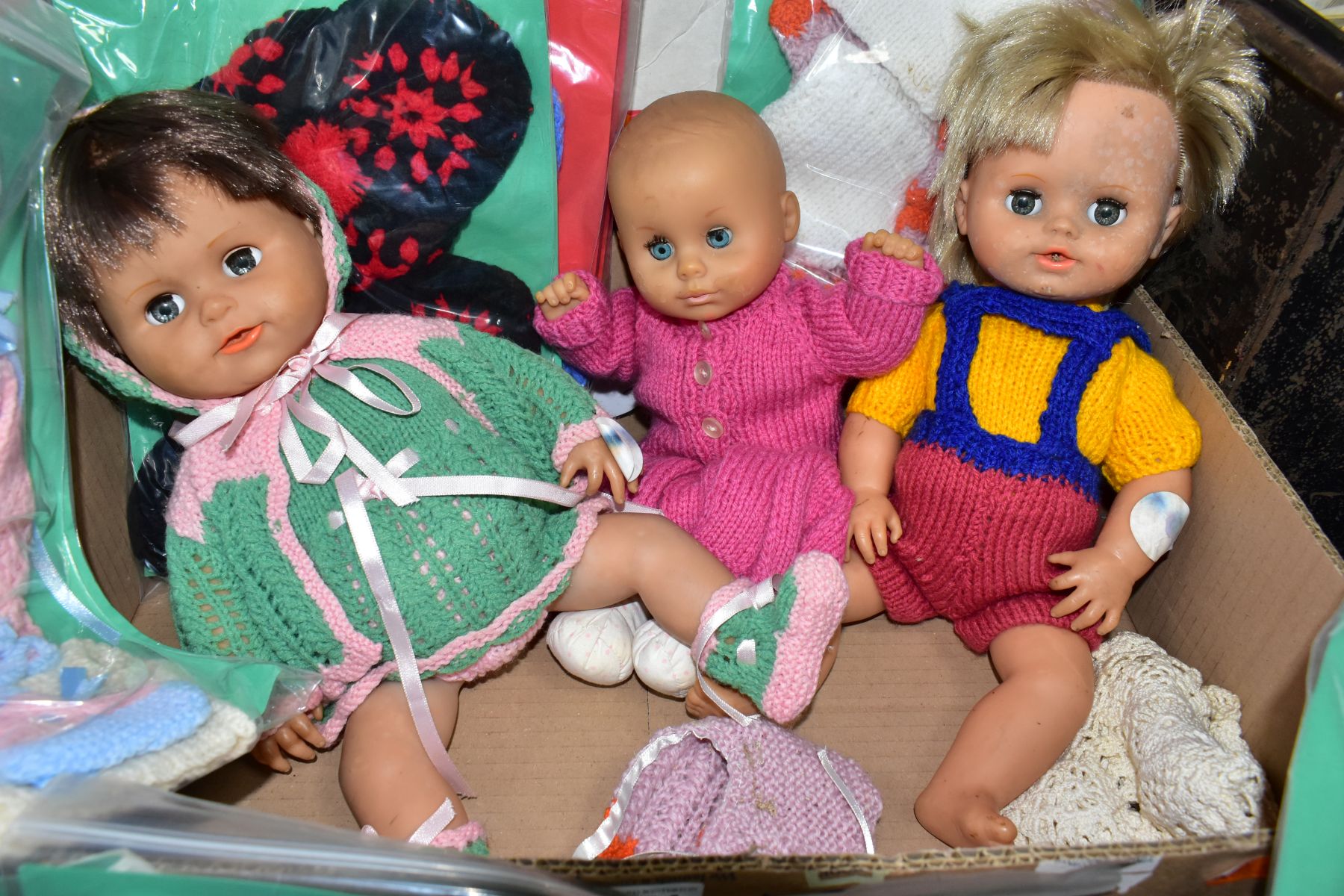 TWO BOXES OF DOLLS, KNITTED TOYS AND KNITTED DOLLS CLOTHES (two boxes) - Bild 2 aus 3
