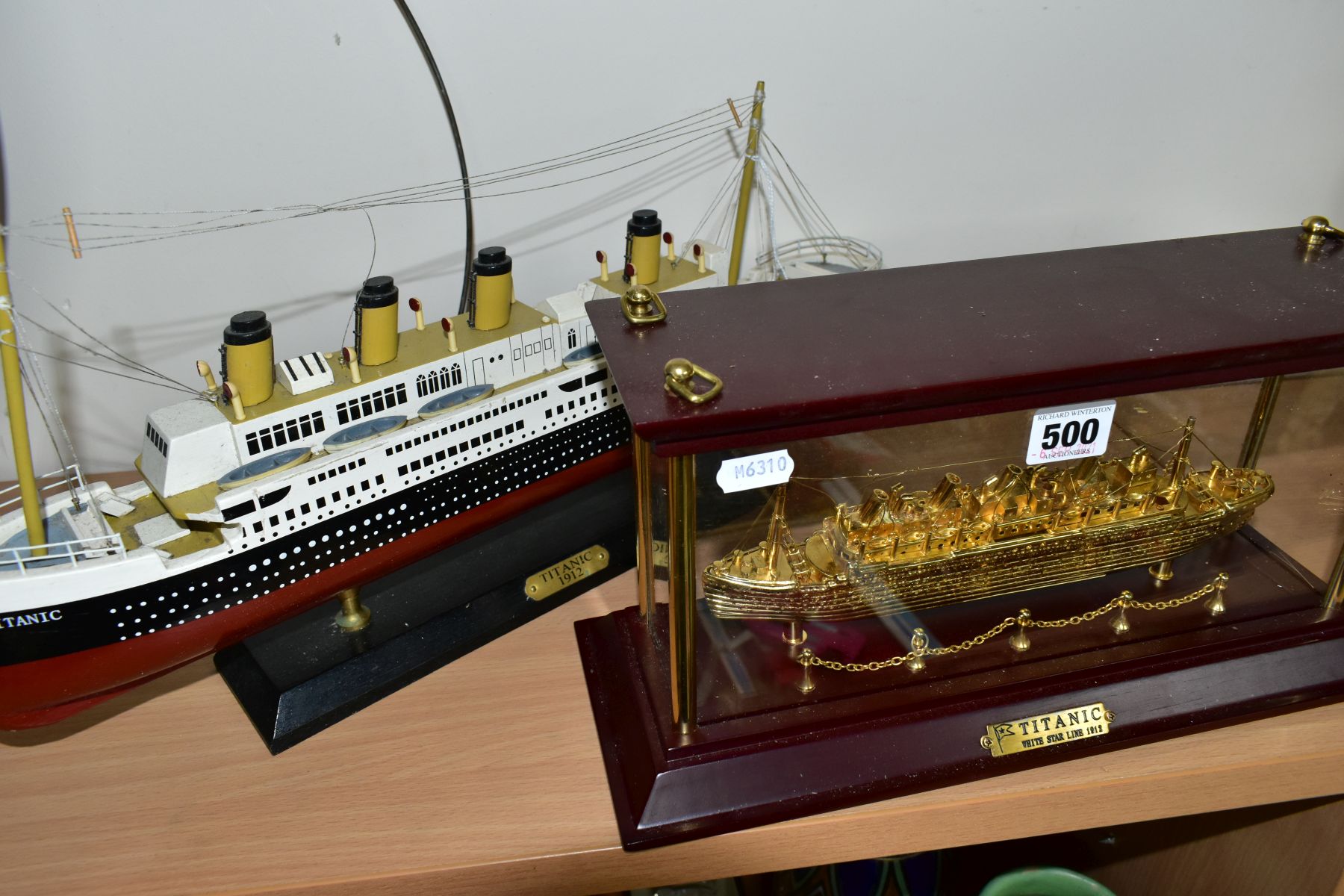 TWO MODERN MODELS OF THE TITANIC, once in glass case, 35.5cm x 17cm x 12.5cm including case, ship is - Image 5 of 5