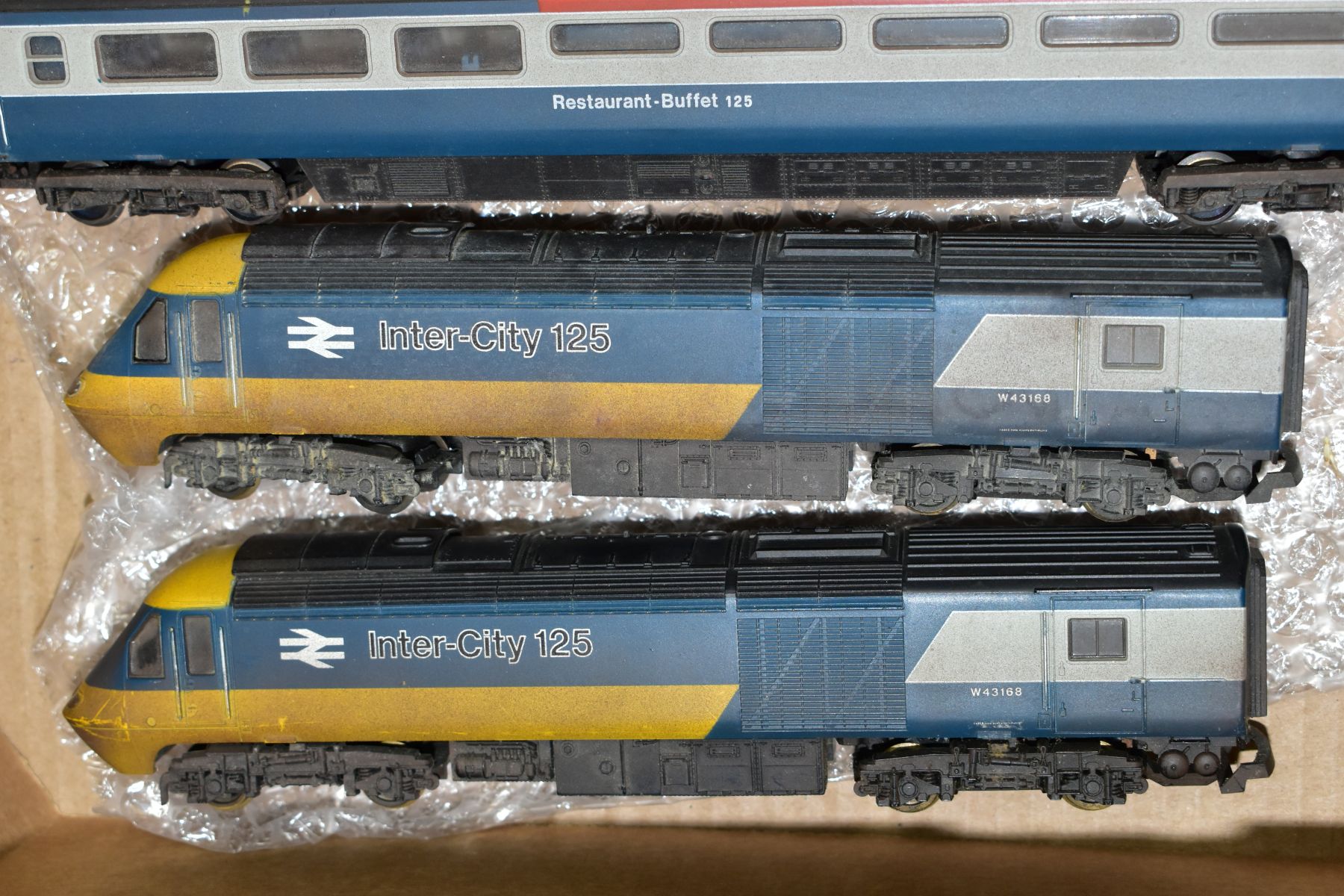 A QUANTITY OF UNBOXED 00 GAUGE INTER CITY 125 HIGH SPEED TRAIN POWER CARS AND MKIII COACHES, two x - Bild 2 aus 4