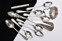 A SELECTION OF SILVER ITEMS, to include five matching teaspoons, two further teaspoons, a silver