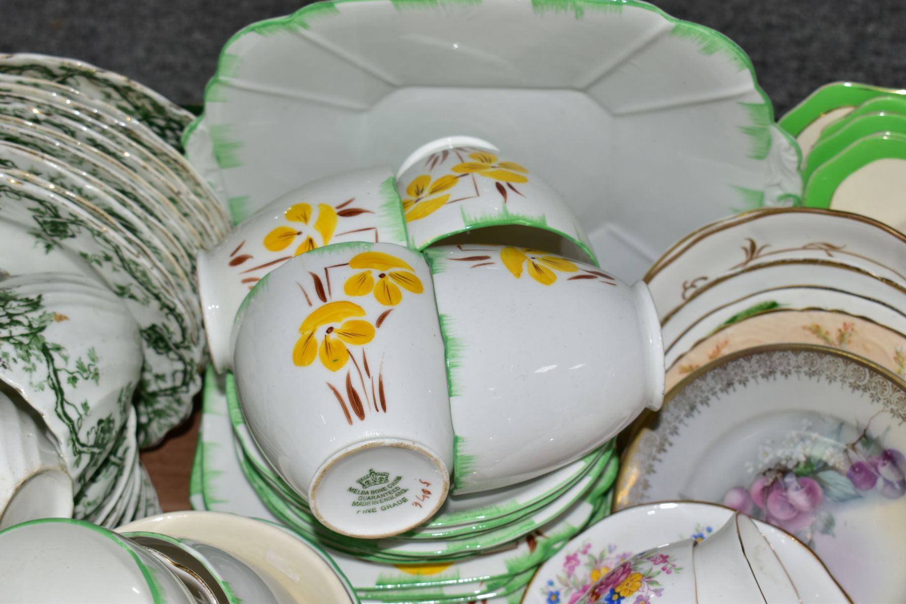 THREE BOXES OF CERAMICS AND GLASSWARES, to include Wedgwood Patrician 'Tapestry' TMD 440 dinner - Image 5 of 6