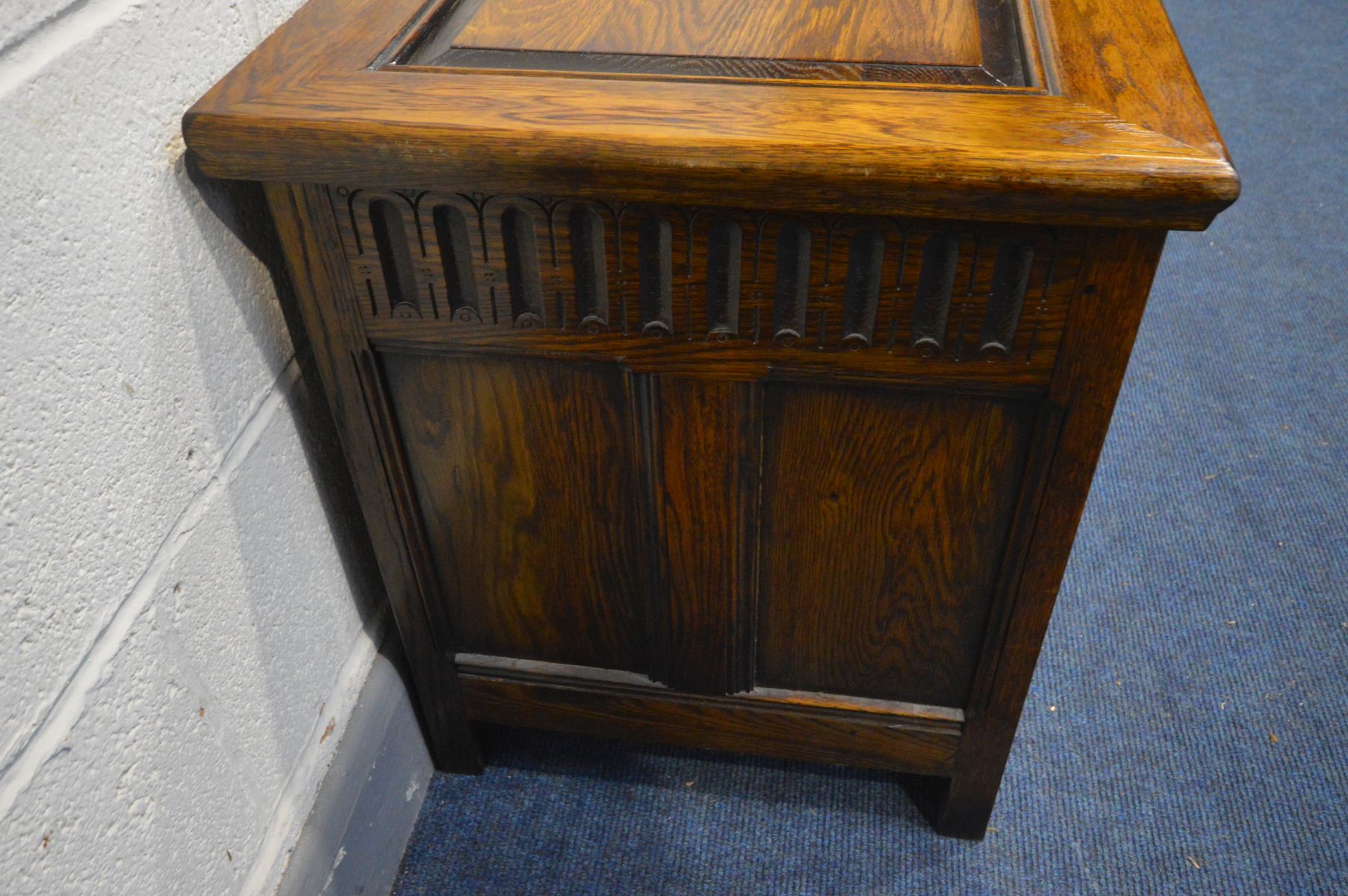 OAK BLANKET CHEST, the top with a fielded panel, lunette frieze above further panels, width 101cm - Image 4 of 4