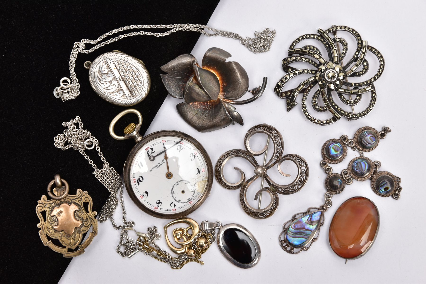 A SELECTION OF SILVER AND WHITE METAL JEWELLERY, to include a Norwegian filigree scrolling design