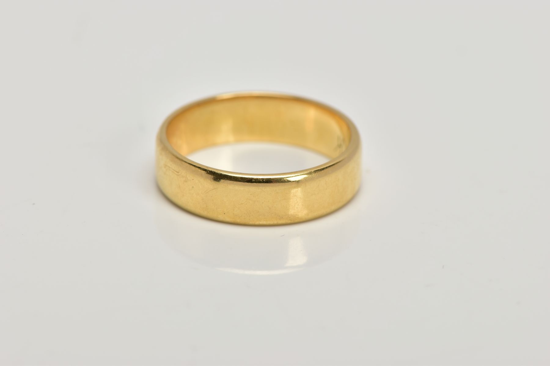 AN 18CT GOLD WIDE WEDDING BAND, plain polished design, approximate width 4.9mm, hallmarked 18ct gold - Image 2 of 2