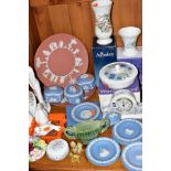 A GROUP OF ORNAMENTS AND GIFT WARES to include Wedgwood 'Angela' clock, height 10.5cm and covered