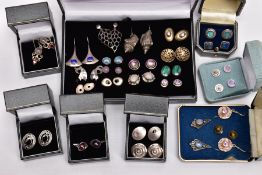 A TRAY OF ASSORTED WHITE METAL EARRINGS, to include a black earring display case with fourteen pairs