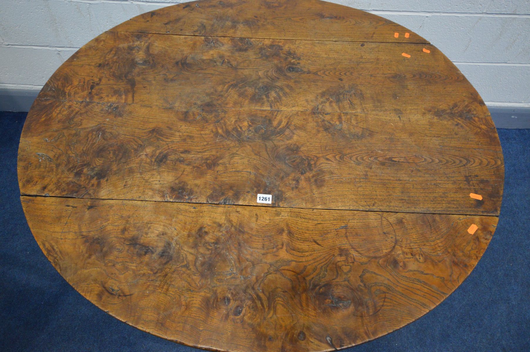 A VICTORIAN ELM CIRCULAR DROP LEAF TABLE, on fluted legs, open diameter 119cm x closed depth 64cm - Image 3 of 5