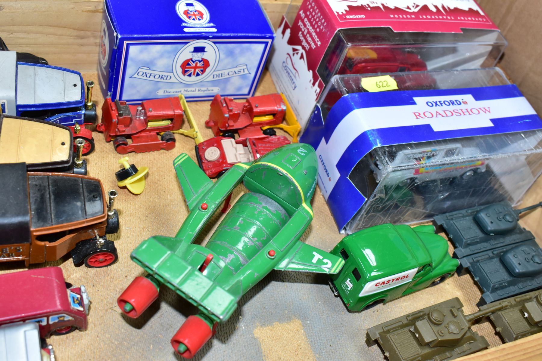 A QUANTITY OF BOXED AND UNBOXED PLAYWORN DIECAST VEHICLES, to include a quantity of Matchbox 'Models - Bild 4 aus 4
