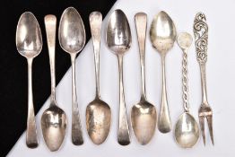 A SMALL QUANTITY OF SILVER AND WHITE METAL TEASPOONS, to include a set of five old English pattern