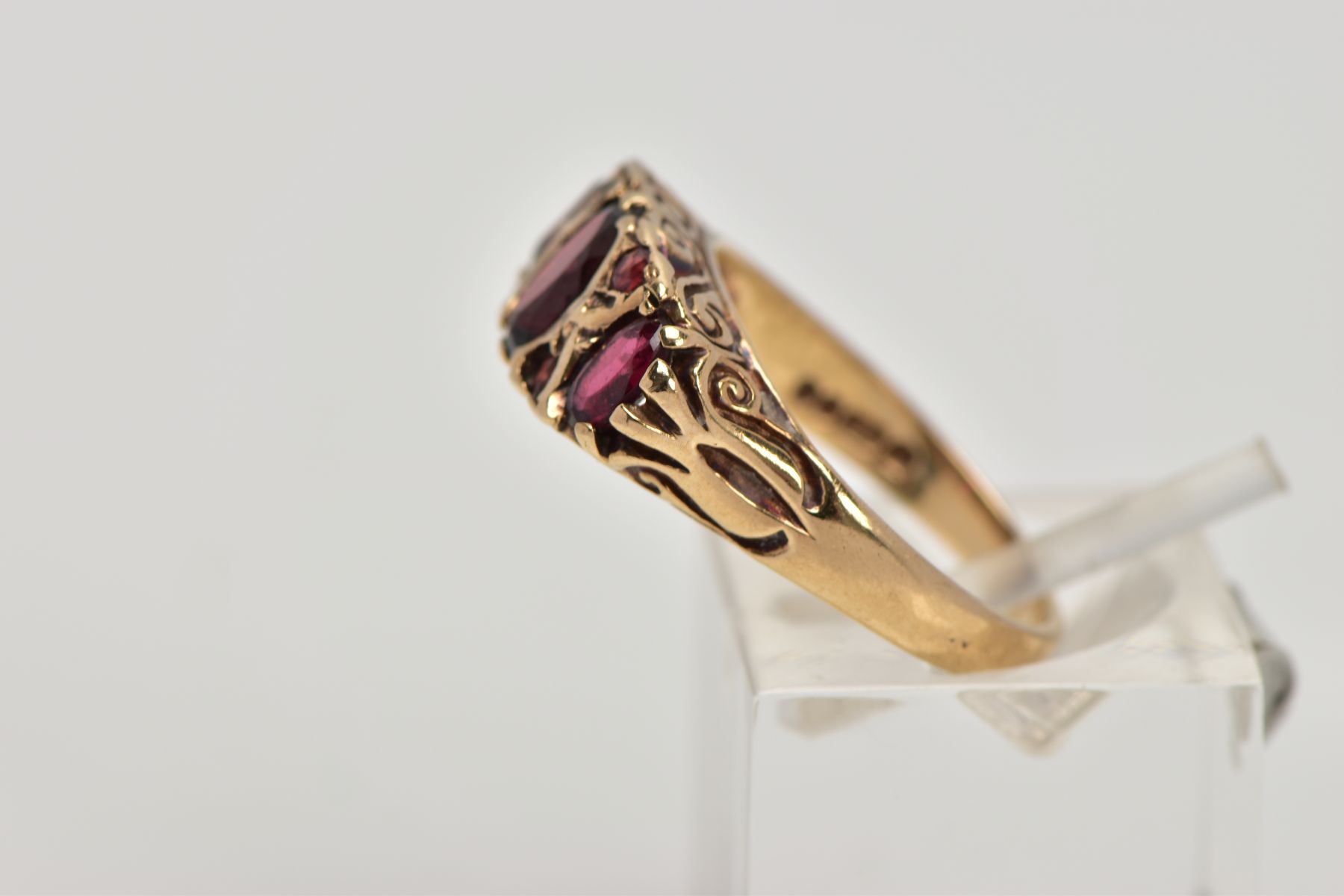 A 9CT GOLD THREE STONE GARNET RING, designed with a row of three graduated oval cut garnets, - Image 2 of 4