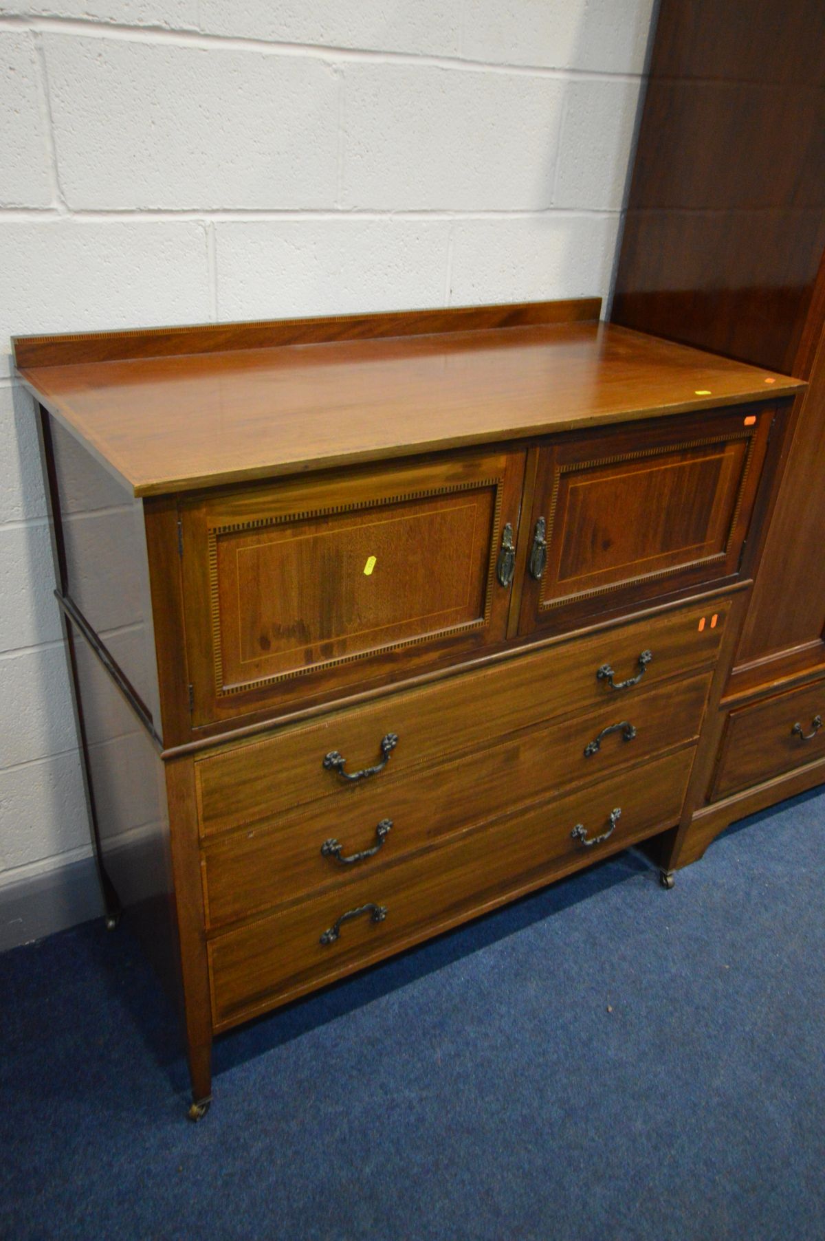 A MATCHED EDWARDIAN MAHOGANY AND BOX INLAID THREE PIECE BEDROOM SUITE, comprising a single door - Image 5 of 5