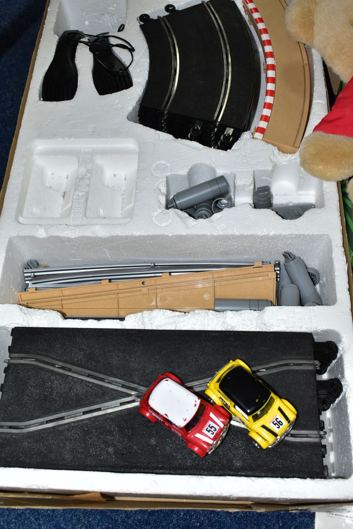 A BOXED SCALEXTRIC MINI RACING SET, No C1019, contents not checked but complete with both cars, - Bild 2 aus 8