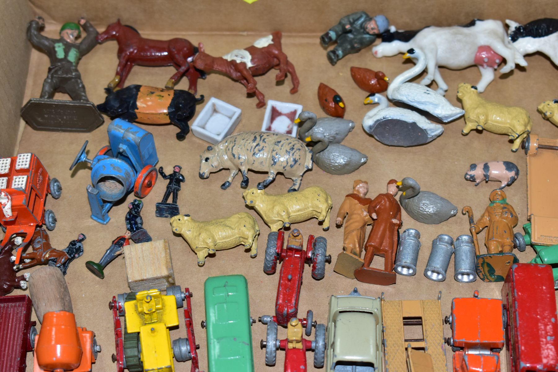 A QUANTITY OF UNBOXED AND ASSORTED PLAYWORN DIECAST VEHICLES, to include Spot-On Austin A40 - Image 4 of 6