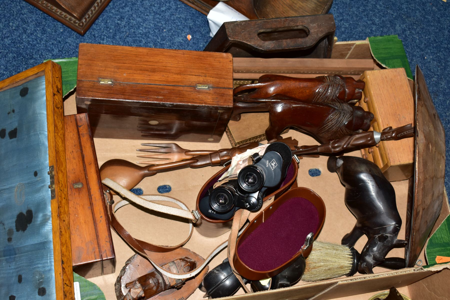 TWO BOXES OF CLOCKS, TREEN, METALWARES AND OTHER ITEMS, to include two 20th Century wooden cased - Image 5 of 5