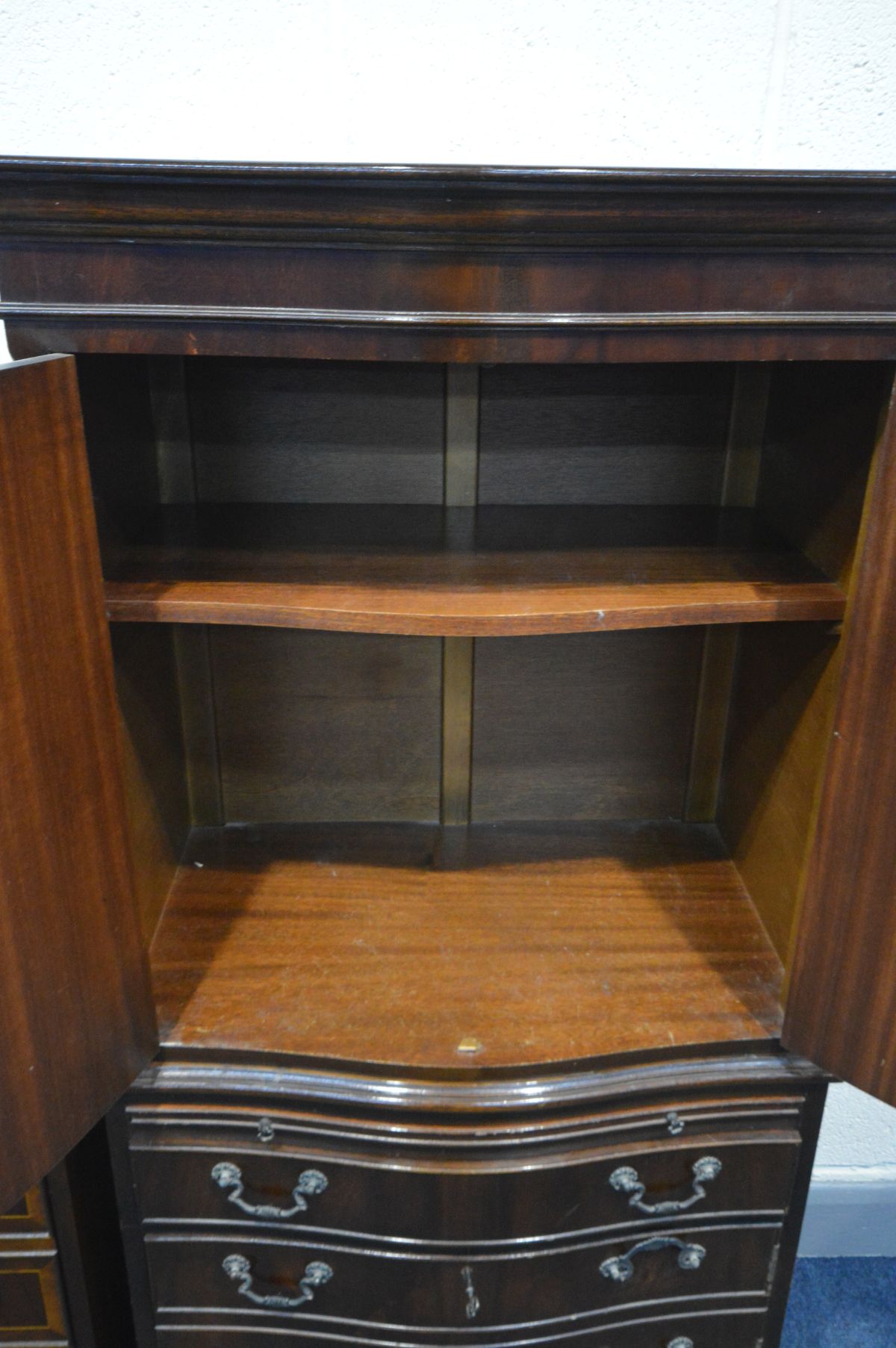 A MAHOGANY SIDEBOARD with three drawers above four cupboard doors, together with a mahogany hi-fi - Image 4 of 4