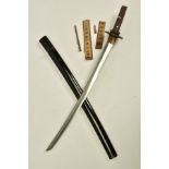A WWII ERA JAPANESE 'GUNTO' SHORT SWORD with black painted/lacquered scabbard which is not marked,