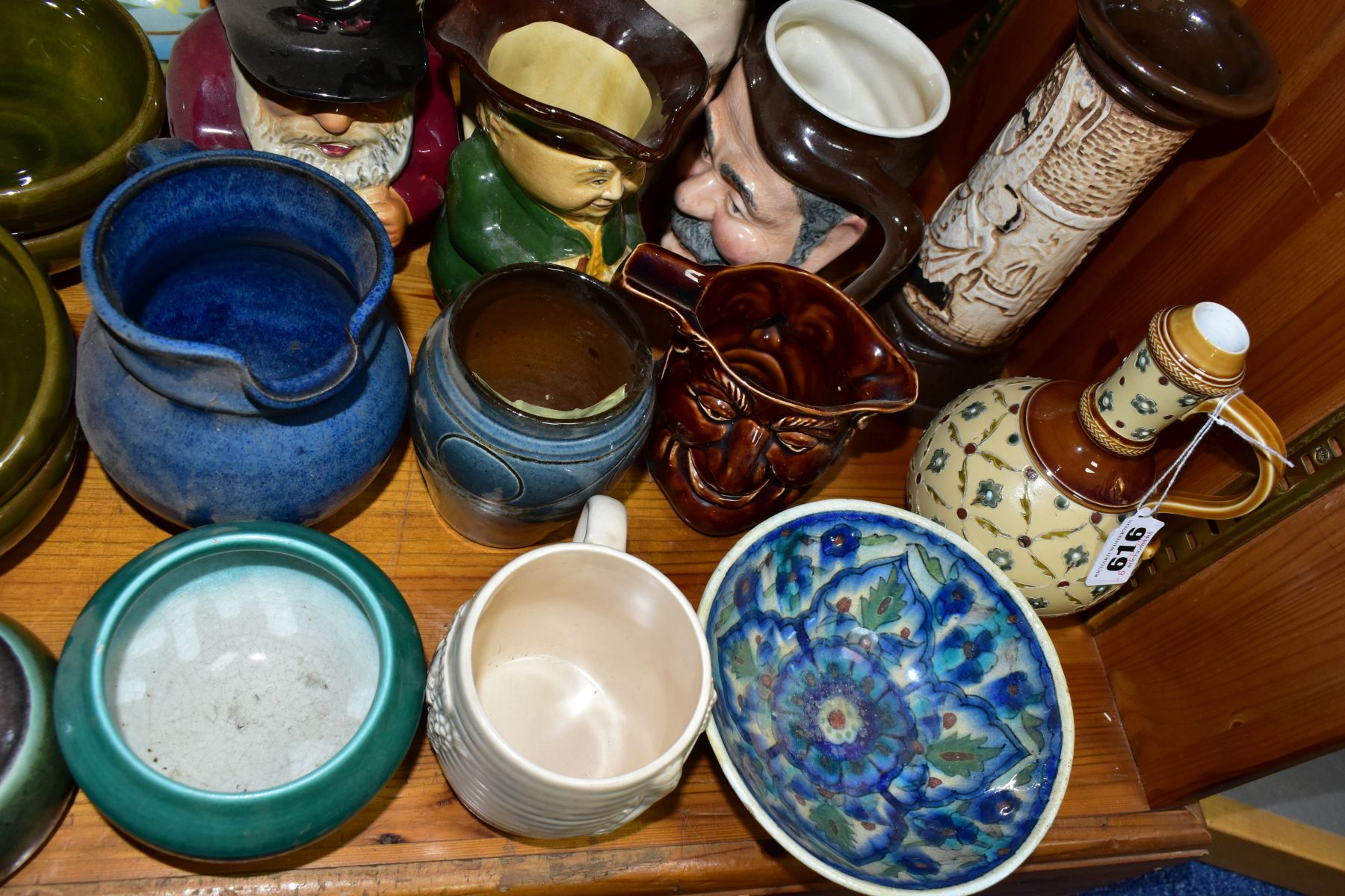 A GROUP OF STUDIO POTTERY, BOWLS, JUGS, VARIOUS CHARACTER JUGS etc, to include a Mettlach - Bild 6 aus 9