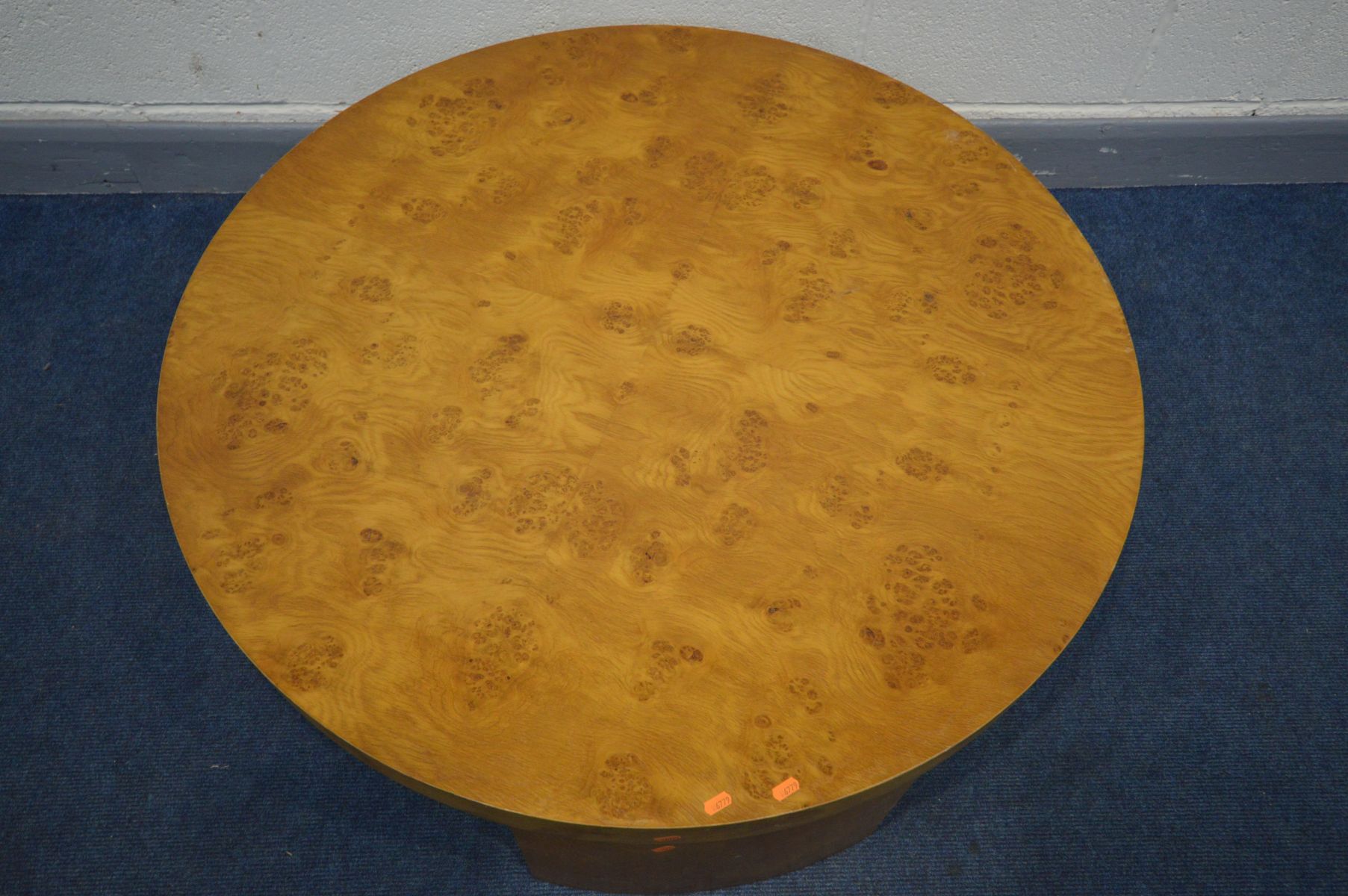 A BURR WOOD CIRCULAR COFFEE TABLE, on triple legs, diameter 119cm x height 35cm - Image 2 of 3
