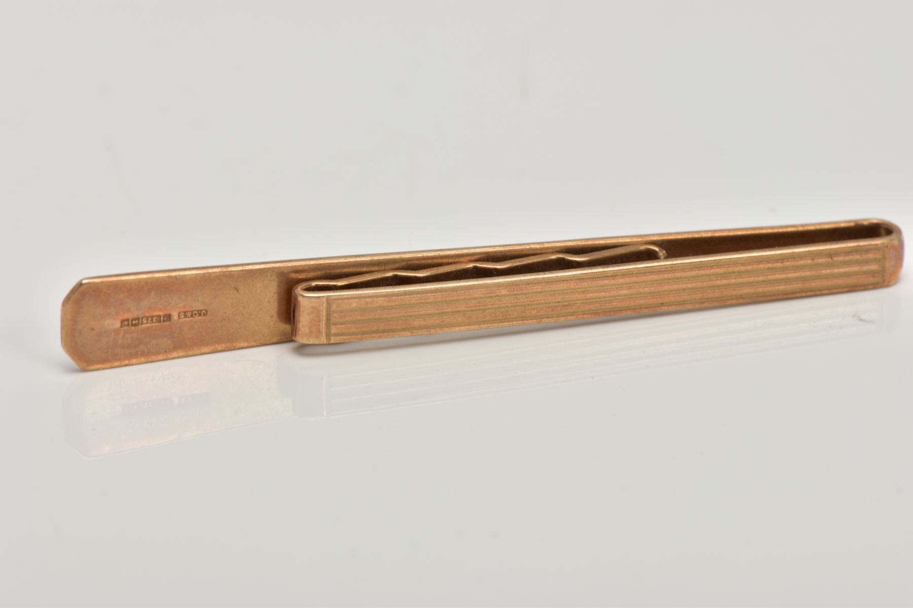 A 9CT GOLD TIE CLIP, engine turned design, hallmarked 9ct gold Birmingham, length 70mm, - Image 2 of 3