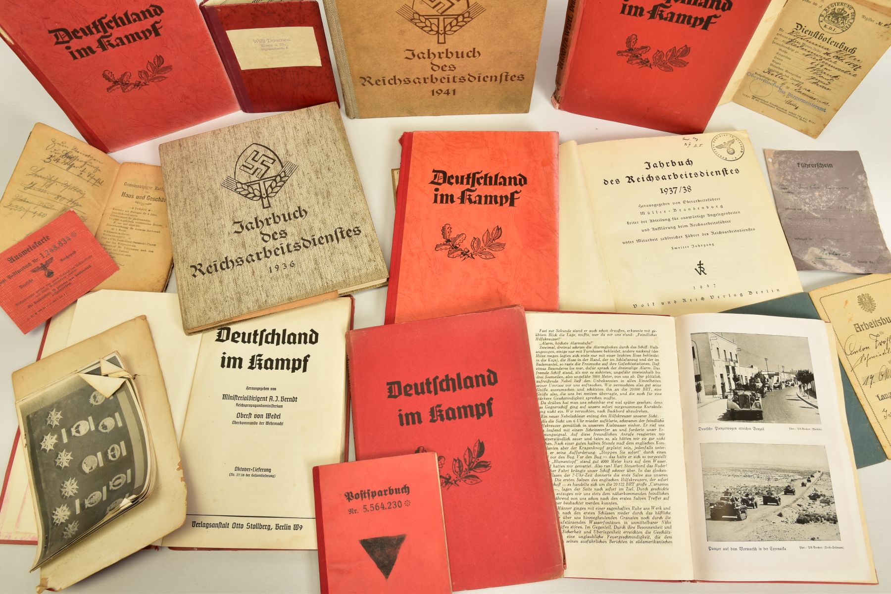 A BOX CONTAINING A NUMBER OF GERMAN 3RD REICH WWII BOOKS to include 6 copies of 'Deutchland im - Image 4 of 5