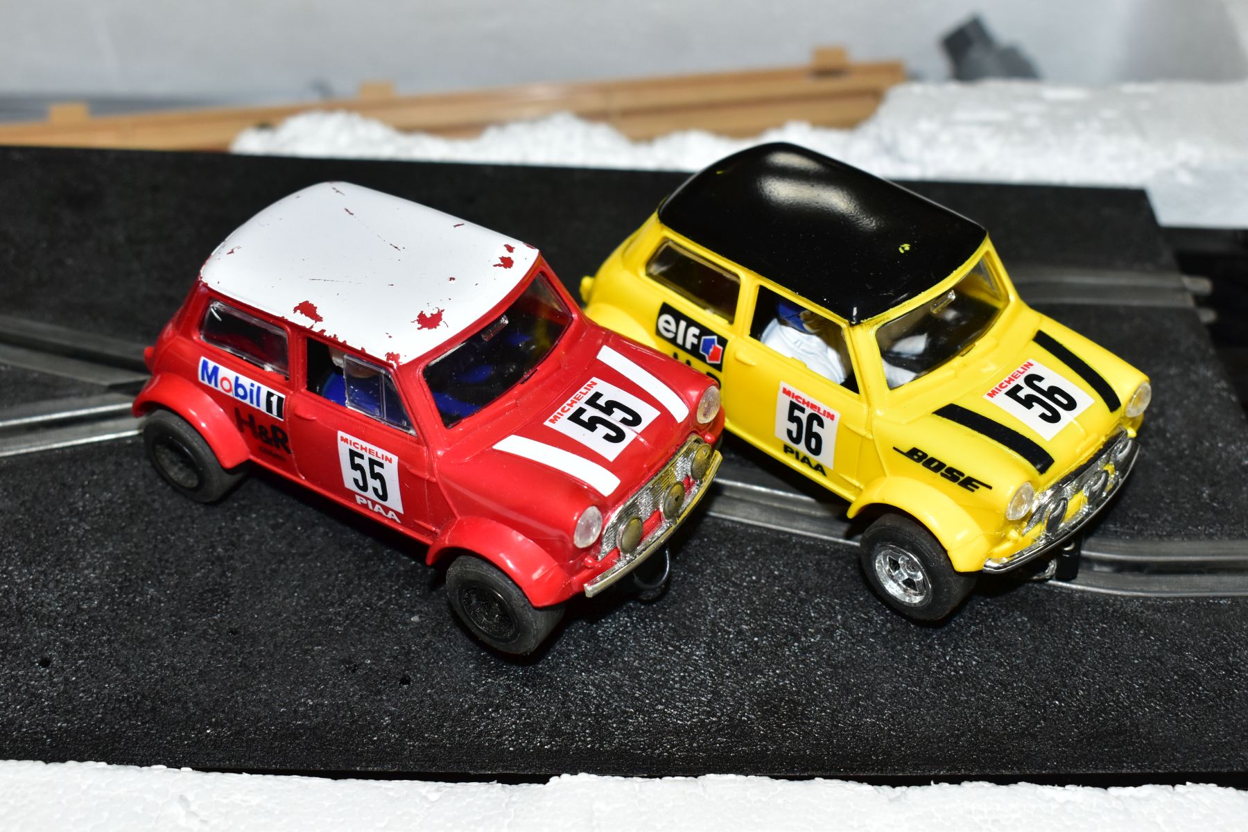 A BOXED SCALEXTRIC MINI RACING SET, No C1019, contents not checked but complete with both cars, - Bild 3 aus 8